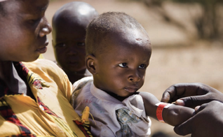 Médicos cristãos salvam a vida de mais de 4 mil bebês em comunidade muçulmana. (Foto: Reprodução/Health Media International)