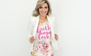 "Como jovens nos levantamos em nossa nação para dizer que a Alegria do Senhor é a nossa força", afirma Marine Friesen. (Foto: Divulgação).