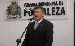 De acordo com o texto, os templos devem ficar liberados da "exigência de alvarás". Foto: Genilson De Lima/Agência Câmara