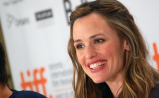 Jennifer Garner é conhecida por estrelar o filme “De repente 30” e interpretar Elektra em “Demolidor”. (Foto: Wikipedia/Karon Liu)
