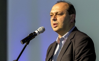 Maurício Soares é jornalista, publicitário e diretor / CEO da Sony Music Gospel. 
