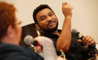 Eli Soares subiu ao palco e revelou sua emoção com o lançamento do projeto. (Foto: Alexandre Brum)