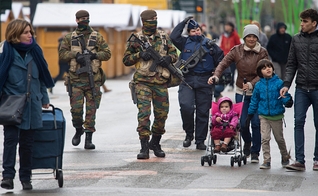 Os ataques em Bruxelas seguem uma sequência de dias de tensão e podem ser uma resposta à prisão de um dos principais responsáveis pelos atentados de novembro em Paris (Foto: Telegraph)