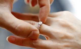 Mais de um terço das pessoas casadas, ou aquelas que declararam estar em uma 'união civil', disseram que estavam "muito satisfeitas" com a sua vida. (Foto: Reuters)