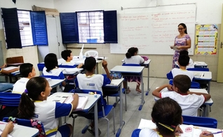 Os vereadores que estão à frente dessa missão contra os livros são Luiz Eustáquio (Rede) e Carlos Gueiros (PSB). (Foto: Agência Globo).