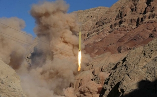 Irã faz teste com míssil capaz de carregar armas nucleares. (Foto: Reuters)