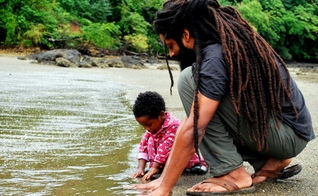 Prendergast nasceu e cresceu na Jamaica, mas decidiu abandonar a tradicional crença rastafari. (Foto: Reprodução)