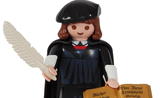 O boneco de plástico de 7,5 centímetros se tornou o maior sucesso de vendas de um personagem individual. (Foto: Divulgação).
