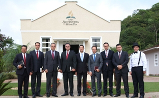 Líderes da Igreja Adventista da América do Sul, do Sul do Brasil e de Santa Catarina estiveram presentes na celebração. (Foto: ASN).