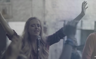 O disco veio depois que o grupo oficializou o contrato com a UMCG. (Foto: Reprodução).