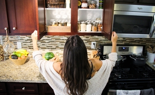 Para saber equilibrar as refeições, as nutricionistas Yareri Sandoval e Elizabeth Foz propõem oito produtos básicos. (Foto: Reprodução)