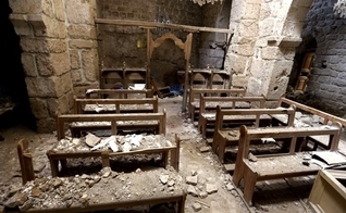 Interior de igreja destruída em Maaloula. (Foto: Daily Star)