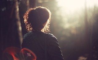 Depois de viver quase 25 anos como lésbica, Michelle finalmente encontrou o amor inegável e indescritível de Jesus. (Foto: Pexels)