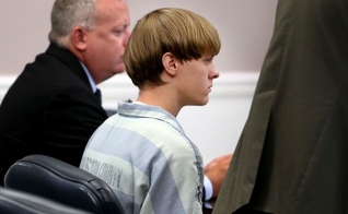 Dylan Roof, 22 anos, pode ser condenado à pena de morte, por sua autoria na execução brutal de 9 pessoas, em uma igreja da cidade de Charleston. (Foto: Gawker)