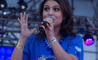 Sucesso da música gospel, Aline Barros é uma das participações musicais aguardadas para esta edição da Marcha para Jesus, em 2016. (Foto: UOL)
