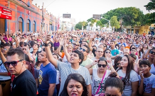 A caminhada conta com paradas para orações em lugares específicos. (Foto: Alexandre Lutz).