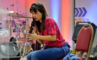 Marcela Taís é cantora, compositora e tem grande aceitação entre jovens do meio gospel e secular. (Foto: Facebook)
