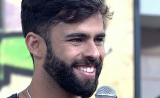  O casamento de Felipe Alcântara, vocalista da banda de forró ‘Os Gonzagas’, está marcado para novembro. (Foto: TV Globo)