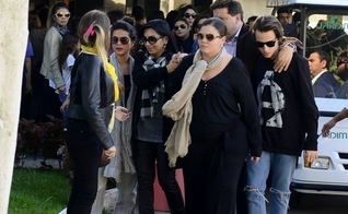 Eyshila, acompanhada pelo marido, pastor Odilon e pelo filho, Lucas Oliveira. (Foto: Ego)
