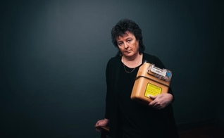 Carol Ann Duffy, autora do controverso poema  "After Orlando: Gay Love", que aponta Deus como gay. (Foto: Mikael Buck/Smart Energy GB)