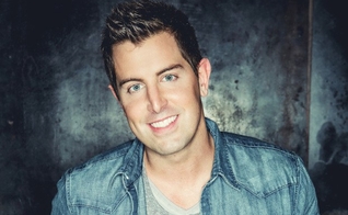 O vídeo que foi lançado em abril promove o single. (Foto: Divulgação).