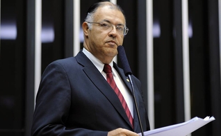 Pastor Eurico pontua que o projeto não tem a pretensão de oferecer “cura” para a homossexualidade. (Foto: Leonardo Prado/Câmara dos Deputados).