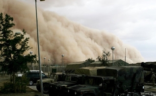 Após ver que uma tempestade de areia protegeu o grupo, o terrorista se rendeu a Jesus Cristo. (Foto: Reprodução)