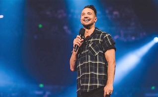 Pastor Carl Lentz lidera a Igreja Hillsong, em Nova York. (Foto: Daystar)