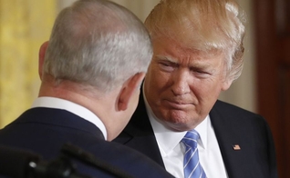 Donald Trump e o primeiro-ministro de Israel, Benjamin Netanyahu, em encontro na Casa Branca. (Foto: AP Photo/Pablo Martinez Monsivais) 