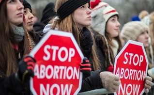 Mulheres protestam contra o aborto nos EUA. (Foto: WordPress)
