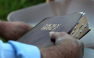 Bíblia em inglês. (Foto: Barabbas Road Church)