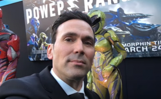 Jason David Frank ficou famoso por fazer o papel dos rangers verde e branco na série infantil 'Power Rangers'. (Imagem: Youtube)