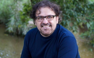 Para o cantor, a fé tem uma importância primordial na educação dos pequenos. (Foto: Divulgação).