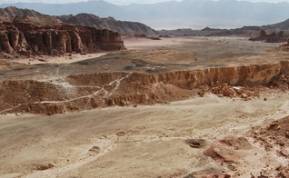 Esterco de 3 mil anos foi encontrado num antigo campo de mineração no Vale Timna, em Israel. (Foto: Erez Ben-Yosef/CTV Project)