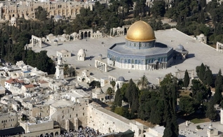Vista aérea mostra Cúpula da Rocha, Monte do Templo e Muro das Lamentações na Cidade Velha de Jerusalém. (Foto: Reuters/Eliana Aponte)