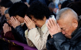 Cristãos participam de culto na China. (Foto: Reuters)