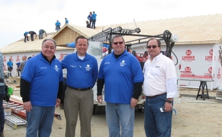 Voluntários cristãos se uniram para construir o templo da igreja pentecostal em apenas um dia. (Foto: The Ledger Independent)