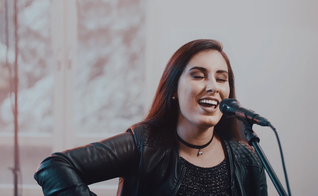  A canção ganhou um vídeo que faz parte do projeto Musile Sessions e já está disponível no YouTube. (Foto: Divulgação).