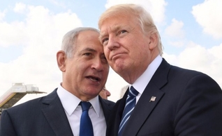 O primeiro-ministro israelense Benjamin Netanyahu e o presidente americano Donald Trump no Aeroporto Internacional Ben Gurion. (Foto: Koby Gideon/GPO)