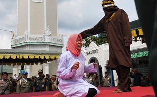 Os hindus têm regras rígidas que punem aqueles que deixam a religião por outra. (Foto: Reuters).