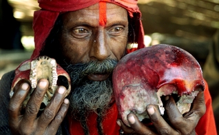 O ex-hindu continua sendo um influente líder comunitário e agora os moradores vêm a ele e perguntam por que ele se converteu a Jesus. (Foto: Reprodução).