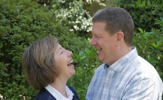 Lee Strobel e sua esposa. (Foto: LeeStrobel.com)