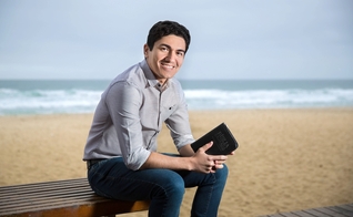 Antônio Junior é autor e conselheiro amoroso no maior site de relacionamento cristão no Brasil, Divino Amor. (Foto: Divulgação).