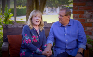 Kay (esquerda) e Rick Warren (direita) são líderes da Igreja Saddleback, na Califórnia. (Foto: Christian Today)