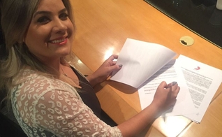 Durante 10 anos, Karol Araújo liderou a banda “Celebrando a Verdade”. (Foto: Divulgação).