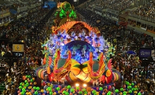 Desfile de Carnaval, no Rio de Janeiro, em 2017. (Foto: G1)