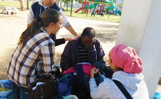 Os evangelistas oraram por doenças, dores e as pessoas receberam a cura instantaneamente. (Foto: Reprodução).