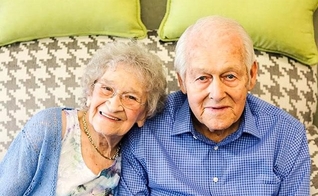 Donald e Vivian Hart estão com 99 anos de idade e completando 80 anos de casamento. (Foto: ABC News)