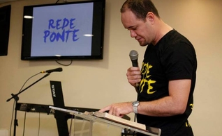 Mário Diniz é pastor em Belo Horizonte e ministro de louvor. (Foto: Reprodução).