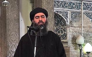 Lìder do Estado Islâmico, Abu Bakr al-Baghdadi em sua única aparição pública registrada. (Imagem: The Mirror)